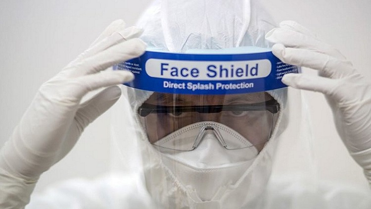 করোনা ঠেকাতে ‘ফেস শিল্ড’ নিয়ে হাজির অ্যাপল