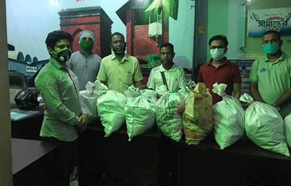 আমিরাত প্রবাসী ফখরুল ইসলাম বাবুর অর্থায়নে খাদ্য সামগ্রী বিতরণ