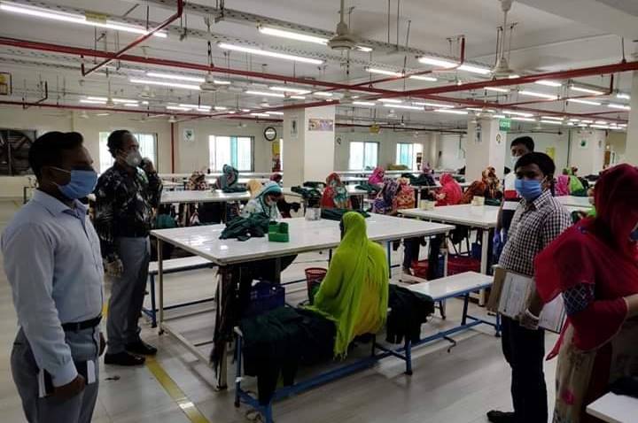 পোশাক কারখানা চালু করার লক্ষ্যেে কারখানাগুলোর পূর্ব প্রস্তুতি সরেজমিনে পরিদর্শন