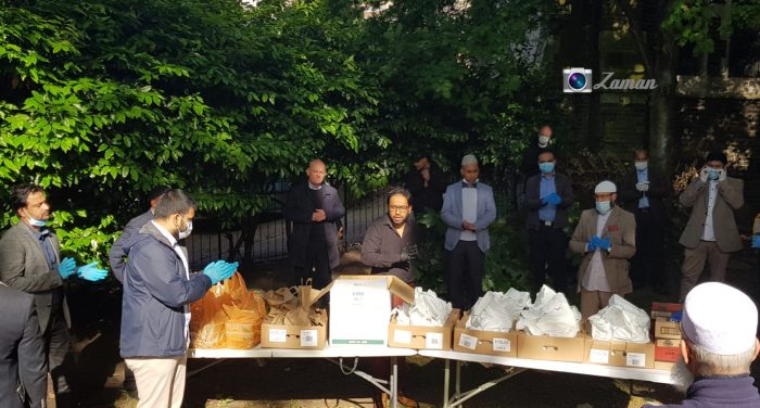 আইল অব ডগস – স্টেপনি ও সেন্ট ডানস্টন ওয়ার্ডে টাওয়ার হ্যামলেটস টুগেদার ইফতার টিমের ইফতারি বিতরণ