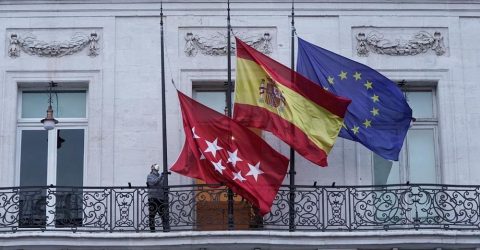 স্পেনে স্বাভাবিক হচ্ছে জীবনযাত্রা : মৃতদের স্মরণে ১০ দিনের রাষ্ট্রীয় শোক