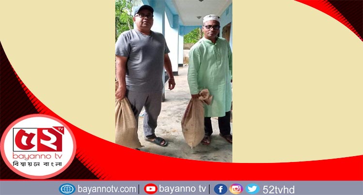 সিলেটের বিয়ানীবাজার মোল্লাপুর ইউনিয়নে হোম কোয়ারেন্টাইনে থাকা ১৫ পরিবারকে সহায়তা দিচ্ছেন প্রবাসী ও চেয়ারম্যান