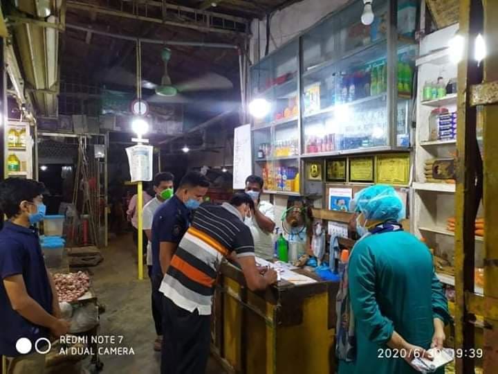 পটিয়ায় সন্ধ্যার পর জনসমাগম ও স্বাস্থ্যবিধি না মানায় গুনতে হলো জরিমানা
