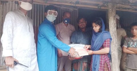 চুনারুঘাটে মরণব্যাধি ক্যান্সার আক্রান্ত কলেজ পড়ুয়া ছাত্রীকে ওসির আর্থিক সহায়তা