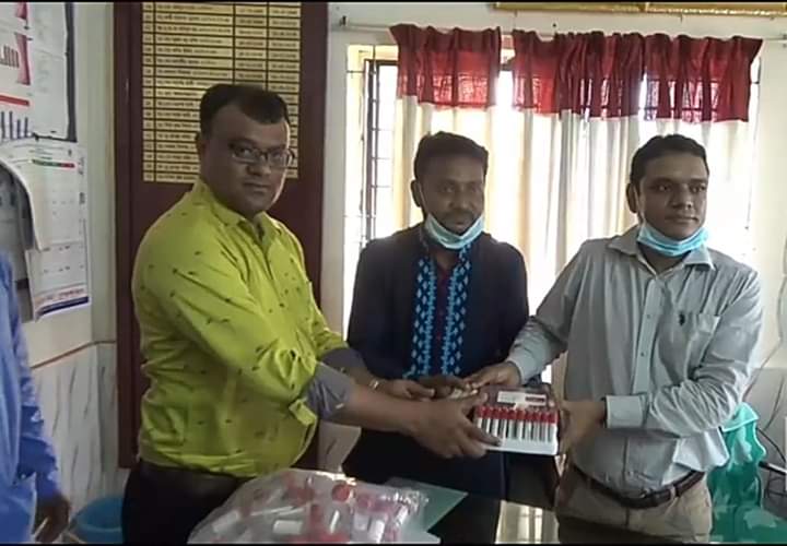 ঝালকাঠি সদর হাসপাতালে এগিয়ে এলেন সেই আলোকিত ছবির হোসেন