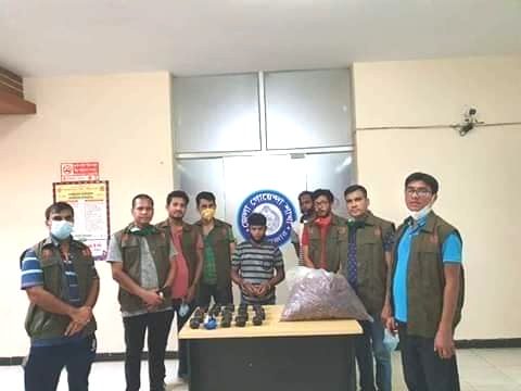 কক্সবাজারে শুকনো মরিচের প্যাকেটে ৪০ হাজার ইয়াবা, পাচারকারী আটক 