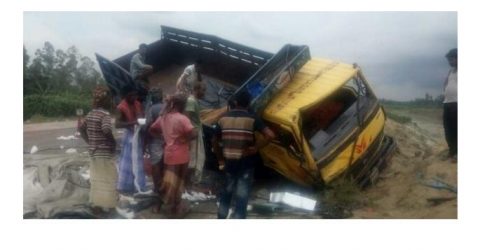 সিরাজগঞ্জের কামারখন্দ উপজেলায় দুই ট্রাকের মুখোমুখি সংঘর্ষে ৩জন নিহত