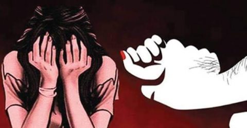 সিরাজগঞ্জে সৎ মায়ের সহযোগিতায় মেয়েকে ধর্ষণ