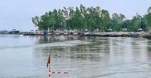 সিরাজগঞ্জে যমুনার পানি বিপদ সীমা ছুঁই ছুঁই