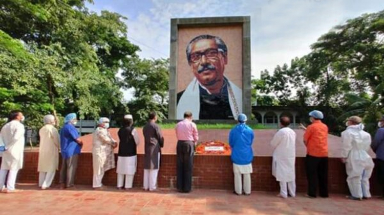 প্রতিষ্ঠাবার্ষিকীতে বঙ্গবন্ধুর প্রতিকৃতিতে সিলেট মহানগর আ.লীগের শ্রদ্ধা নিবেদন