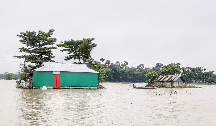 সুনামগঞ্জে কমছে নদীর পানি, এখনো লক্ষাধিক মানুষ পানিবন্দী