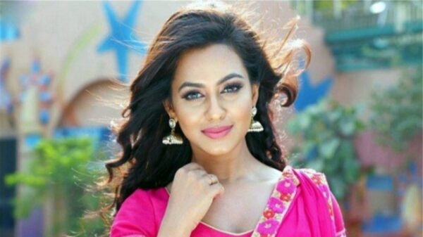 নুসরাত ফারিয়া ইউনিভার্সিটি অব লন্ডনে আইন বিষয়ে পড়ছেন
