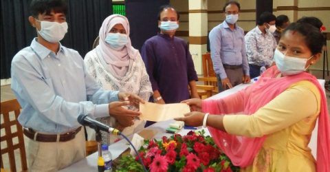 নীলফামারীতে প্রধানমন্ত্রীর উপহার পেলেন ৪৮ জন সাংস্কৃতিক  কর্মি