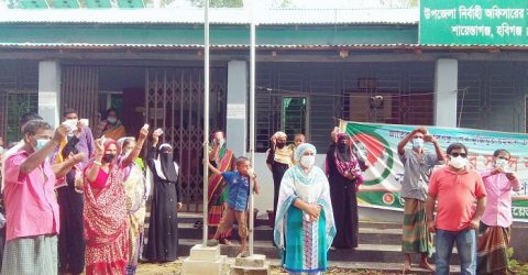 শায়েস্তাগঞ্জে শ্রমিকদের আত্মসাতের টাকা উদ্ধার, মেম্বারের পলায়ণ