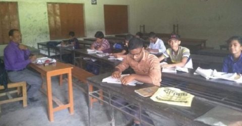 পটিয়া রাহাত আলী স্কুলে সরকারি নির্দেশনা অমান্য করে চলছে কোচিং