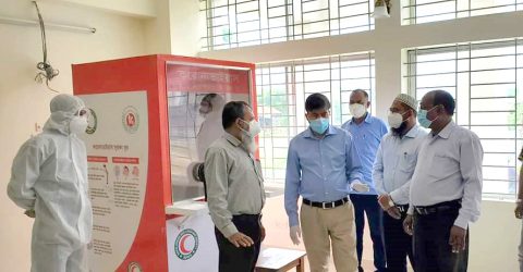 সিরাজগঞ্জে করোনা নমুনা সংগ্রহের দ্বিতীয় বুথ চালু করলেন ডা. হাবিবে মিল্লাত এমপি