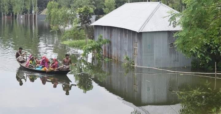 সিরাজগঞ্জে পানিবন্দি দেড় লাখ মানুষ
