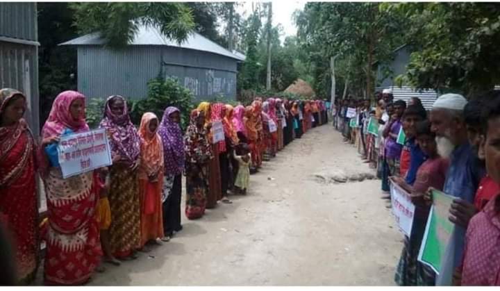 সিরাজগঞ্জে ইউপি চেয়ারম্যানের অপসারণ দাবিতে সদস্যদের মানববন্ধন
