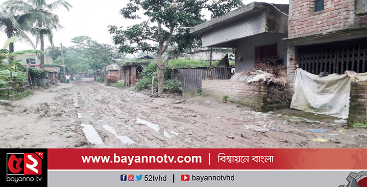 রাজশাহীর দুর্গাপুরে মিথ্যা মামলায় ঘর ছাড়া নিরীহ মানুষ
