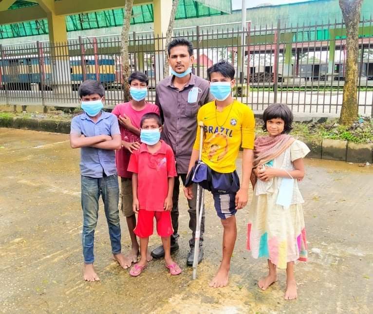 সিলেটে ছাত্রলীগ নেতার উদ্যোগে পথশিশুদের মাস্ক বিতরণ