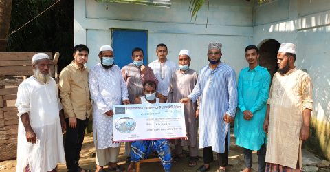 বিয়ানীবাজার ডেভেলপমেন্ট সোসাইটি ইউকের পক্ষে প্রতিবন্ধি জইনুদ্দিনের চিকিৎসা সহায়তায় অনুদান প্রদান