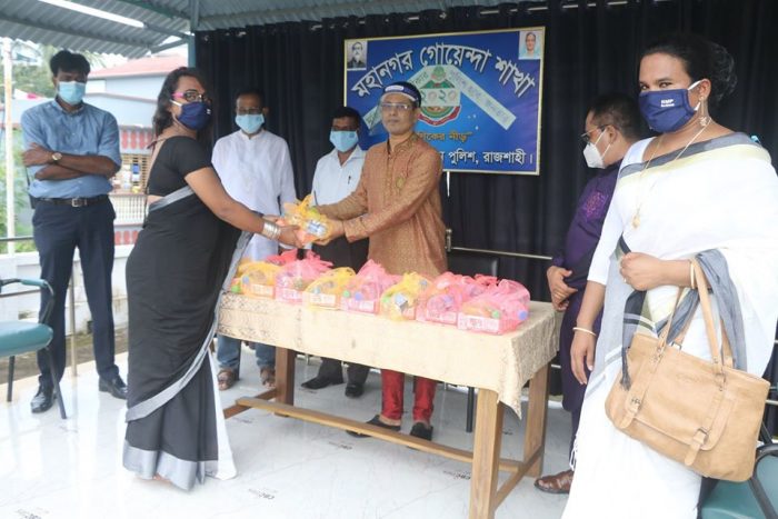 রাজশাহীতে ১০০ হিজড়ার মাঝে গোয়েন্দা পুলিশ’র সহায়তা