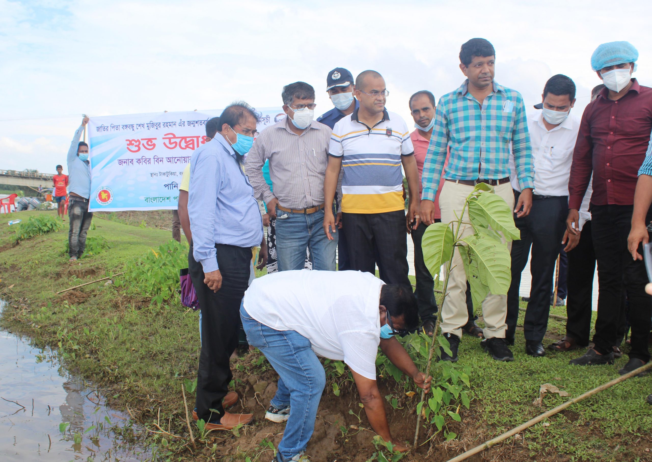 সুনামগঞ্জের হাওর এলাকায় পানি সম্পদমন্ত্রণালয়ের উদ্যোগে বৃক্ষরোপন