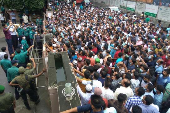 সৌদি প্রবাসীদের আকামার মেয়াদ বাড়লো