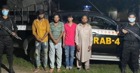 সাভারের আশুলিয়ায় মোবাইল চোর চক্রের ৪ সদস্য আটক