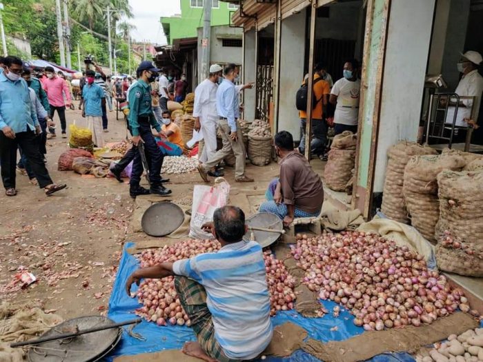 রাজশাহীর পেঁয়াজের বাজারে অভিযান