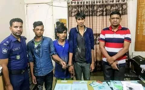 সোনাগাজীতে গাড়ী চিনতাইকারী চক্রের তিন সদস্য আটক