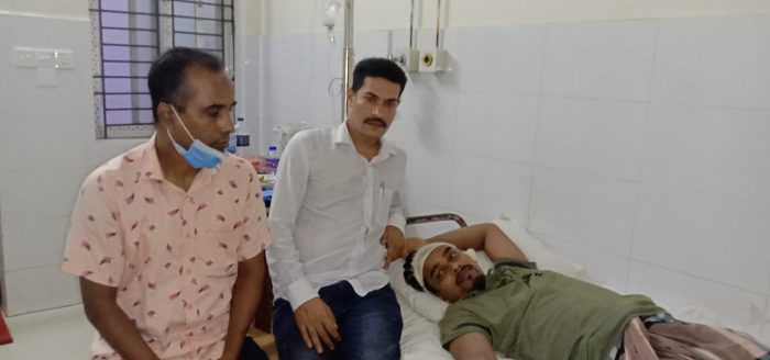 বরিশালে সন্ত্রাসী হামলায় আহত সাংবাদিকের পাশে ঝালকাঠির সাংবাদিকরা