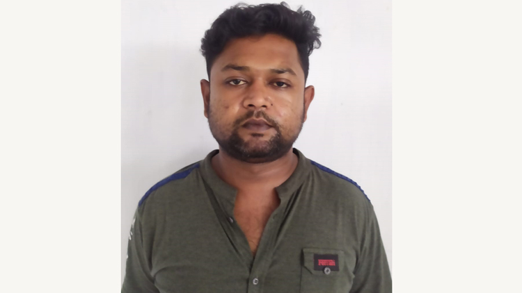 নীলফামারীতে স্ত্রী হত্যা মামলায় দেশ ত্যাগের সময় স্বামী গ্রেফতার