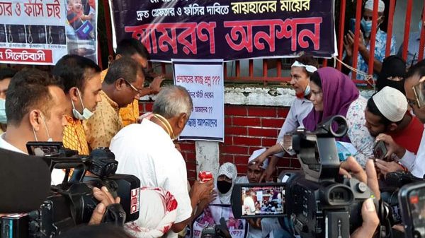 অসুস্থ রায়হানের মা, অনশন ভাঙ্গালেন মেয়র আরিফ
