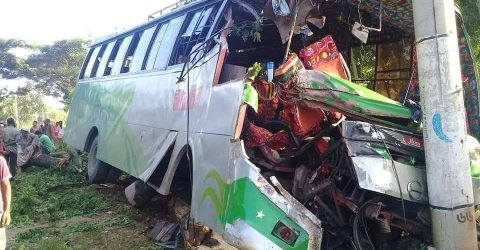 কক্সবাজারে দুর্ঘটনায় পিকনিকের বাস: নিহত ২, আহত ১৫