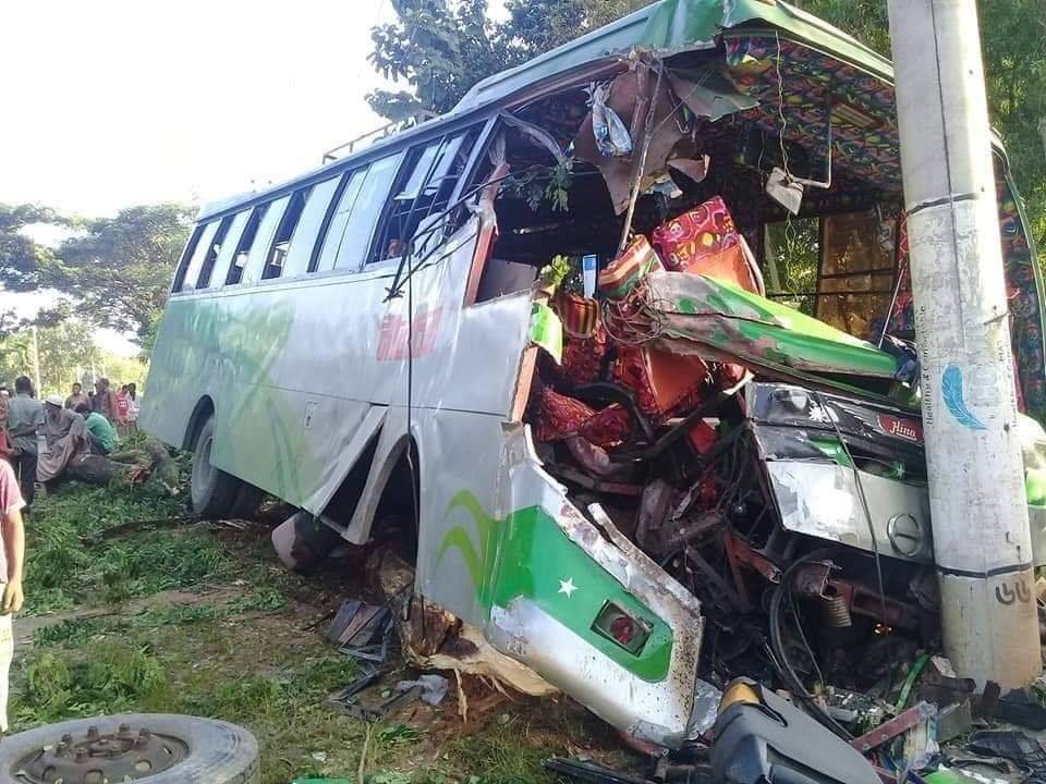 কক্সবাজারে দুর্ঘটনায় পিকনিকের বাস: নিহত ২, আহত ১৫
