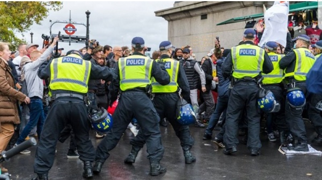 লন্ডনে লকডাউন বিরোধী বিক্ষোভ সমাবেশ