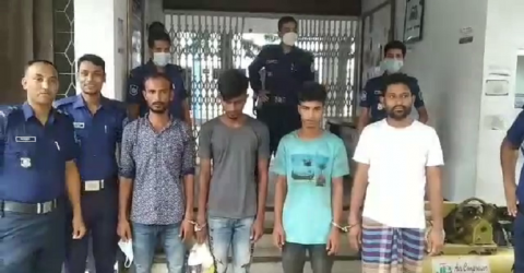 সাভারে ছিনতাইকৃত ট্রাক উদ্ধার, গ্রেফতার ৪