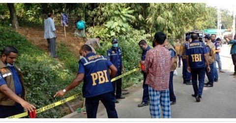 কবর থেকে তুলা হলো, পুলিশের নির্যাতনে নিহত রায়হানের লাশ