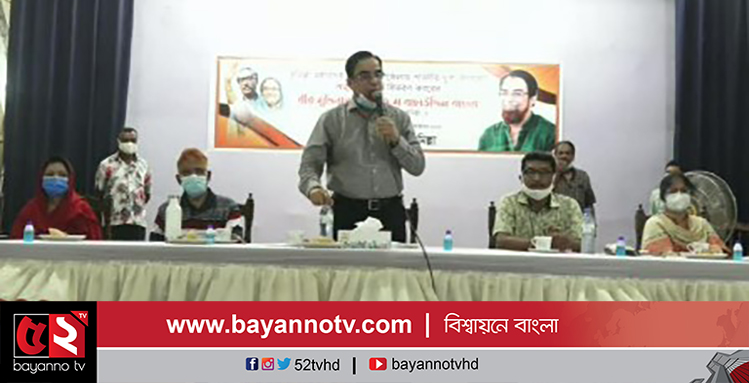কুমিল্লায় শারদীয় দূর্গা উৎসবে অনুদানের চেক বিতরন