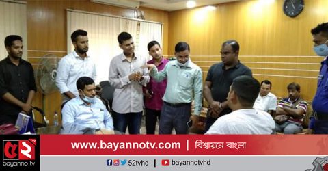 ঝালকাঠিতে চাঁদাবাজি করার সময় হাতে নাতে আটক