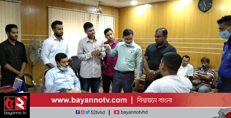 ঝালকাঠিতে চাঁদাবাজি করার সময় হাতে নাতে আটক