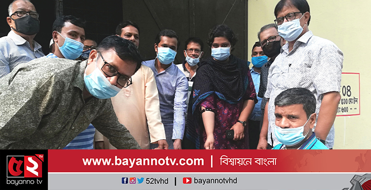 টাঙ্গাইলের নাগরপুরে পূজারীদের মাঝে চাল বিতরণ