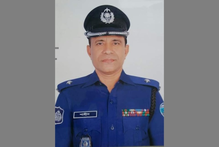 ঘোপাল বাসীকে শান্তিতে রাখতে নিরলস পরিশ্রম করে যাচ্ছেন ঘোপাল তদন্ত কেন্দ্রের ইনচার্জ শাহীন মিঞা