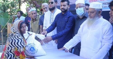 দক্ষিণ সুরমায় এম এ মোক্তাদির ওয়েলফেয়ার ট্রাস্টের খাদ্য বিতরণ