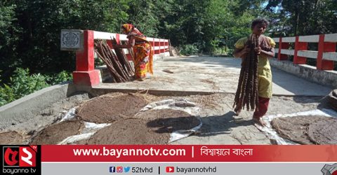 কিশোরগঞ্জে গৈ- চটা তৈরি করে সংসার চালাচ্ছেন অনেক নারী