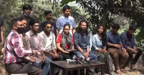 ছয় দফা দাবি আদায়ের লক্ষে জাবি শিক্ষার্থীদের সংবাদ সম্মেলন
