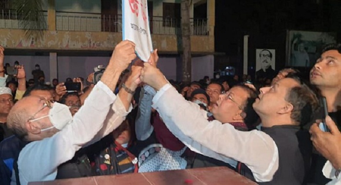 সাভারে একুশের প্রথম প্রহরে কেন্দ্রীয় শহীদ মিনার উদ্বোধন