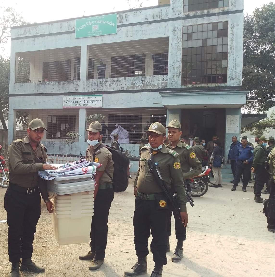 ঠাকুরগাঁওয়ের রাণীশংকৈল পৌরসভা নির্বাচনে ভোট গ্রহণের সকল প্রস্তুতি সম্পূর্ণ, রাত পোহালে ভোট গ্রহন