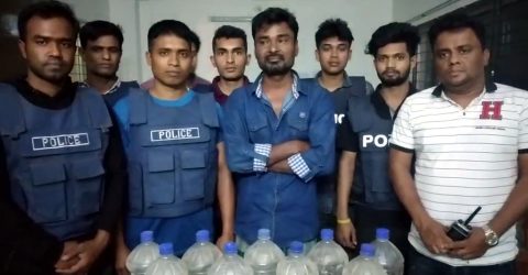 নড়াইলে ১৫ লিটার মদসহ স্বামী-স্ত্রী আটক, ইয়াবাসহ যুবক আটক